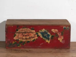 Coffret ancien rouge à motifs floraux (vers 1900) #34
