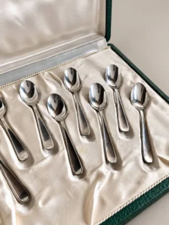 Coffret Christofle 12 cuillères à moka en métal argenté