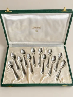 Coffret Christofle 12 cuillères à moka en métal argenté