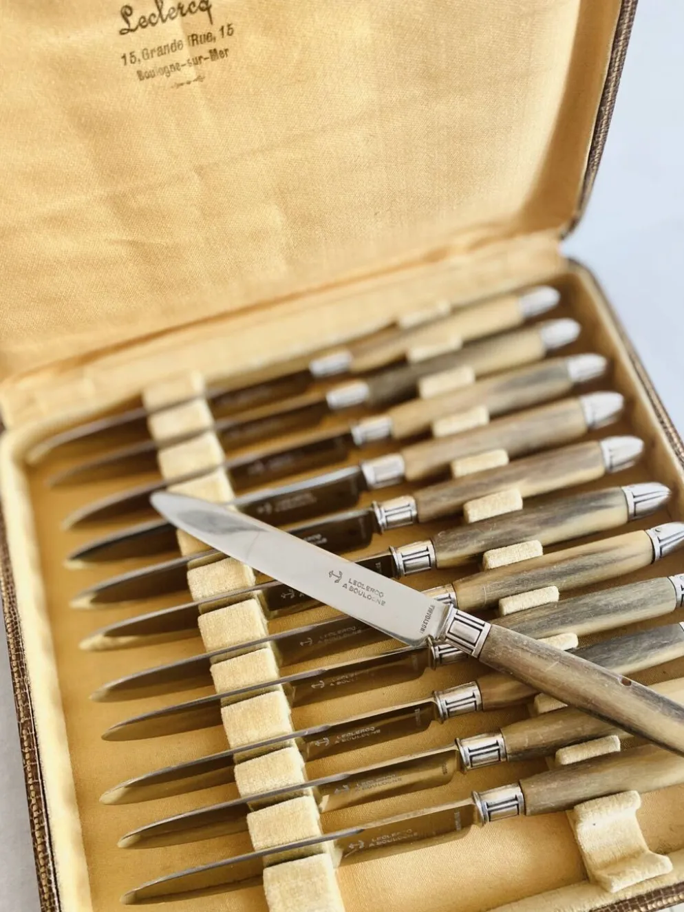 Coffret 12 couteaux de table art déco - Leclercq à Boulogne-sur-Mer
