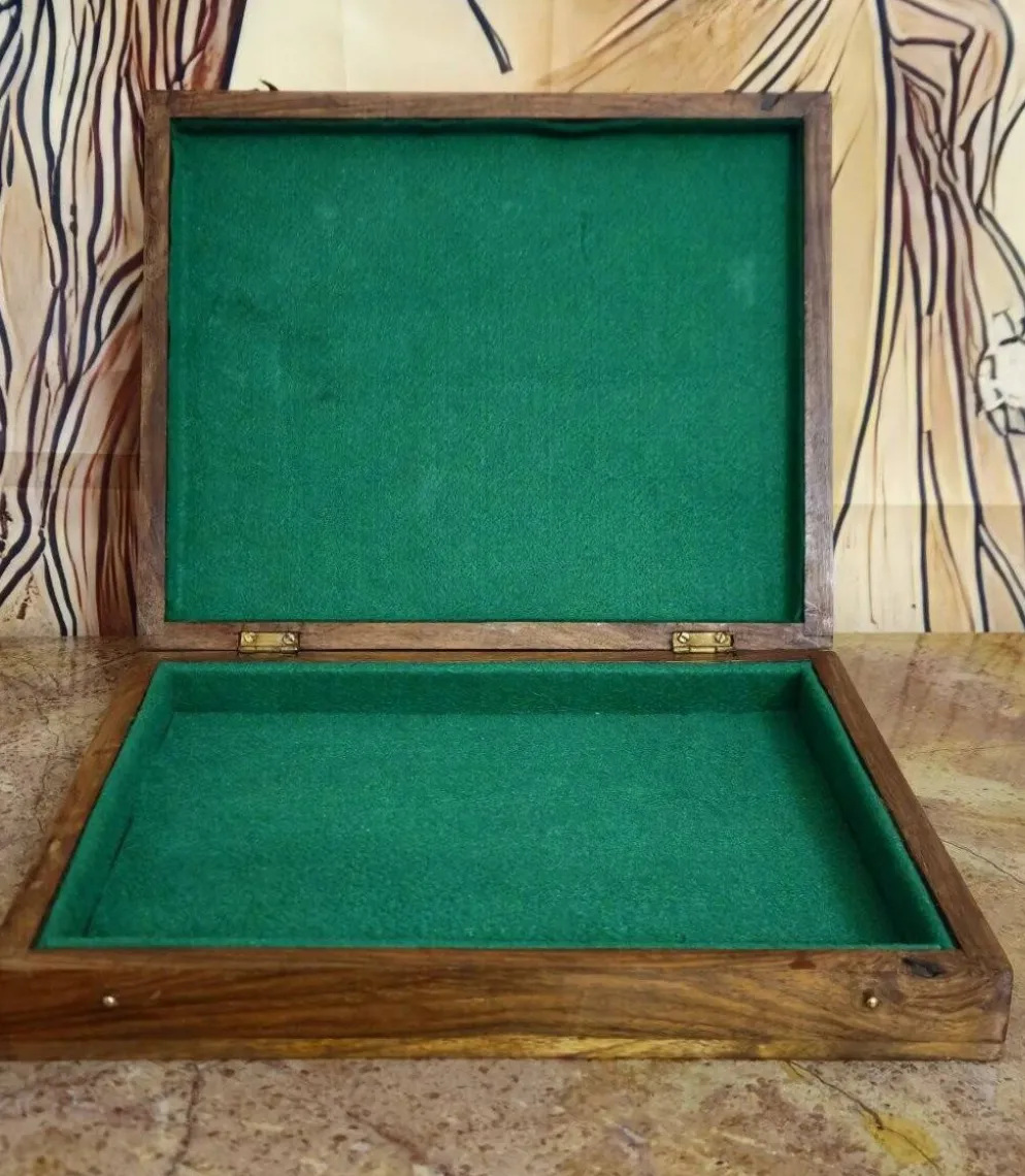 Coffret / écritoire Anglais en bois et laiton marqueté – XXe siècle