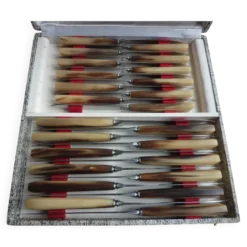 Coffret de 2 couteaux 12 grand 12 petits marche en corne Art Déco