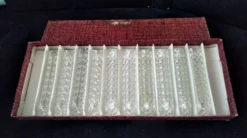 Coffret de 10 porte couteaux en cristal au plomb forme triangulaire