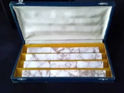 Coffret de 12 porte couteaux en marbre de couleur beige