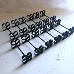Coffret de 12 porte-couteaux ou couverts en fer forgé torsadé vintage
