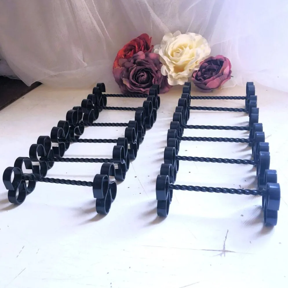 Coffret de 12 porte-couteaux ou couverts en fer forgé torsadé vintage