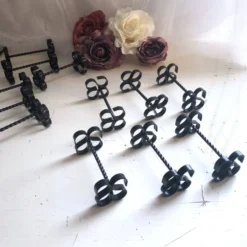 Coffret de 12 porte-couteaux ou couverts en fer forgé torsadé vintage