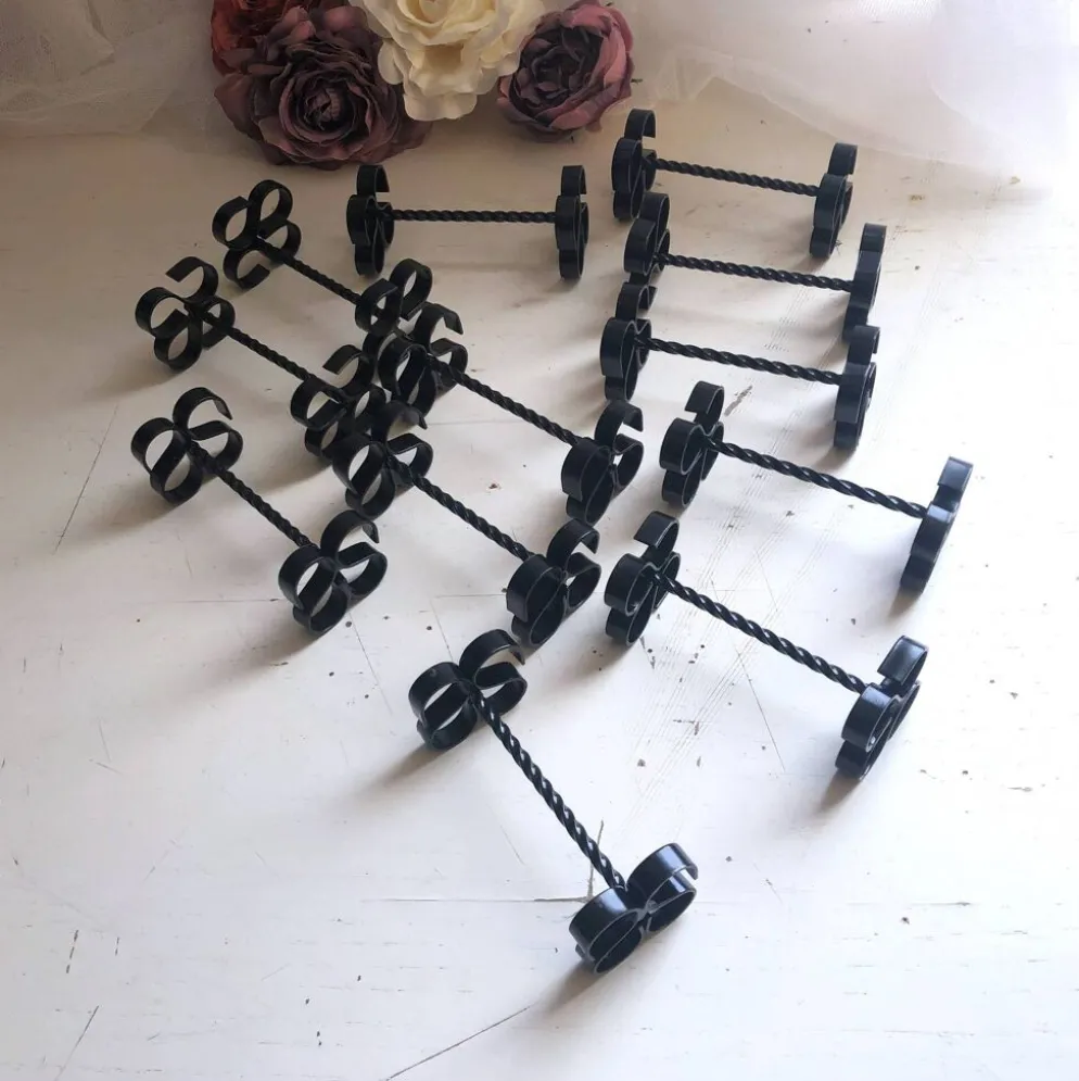 Coffret de 12 porte-couteaux ou couverts en fer forgé torsadé vintage