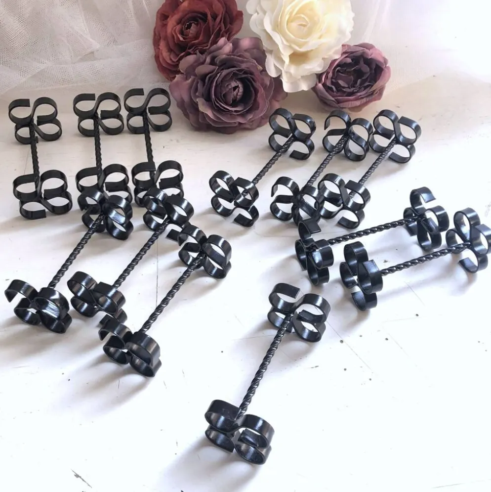 Coffret de 12 porte-couteaux ou couverts en fer forgé torsadé vintage