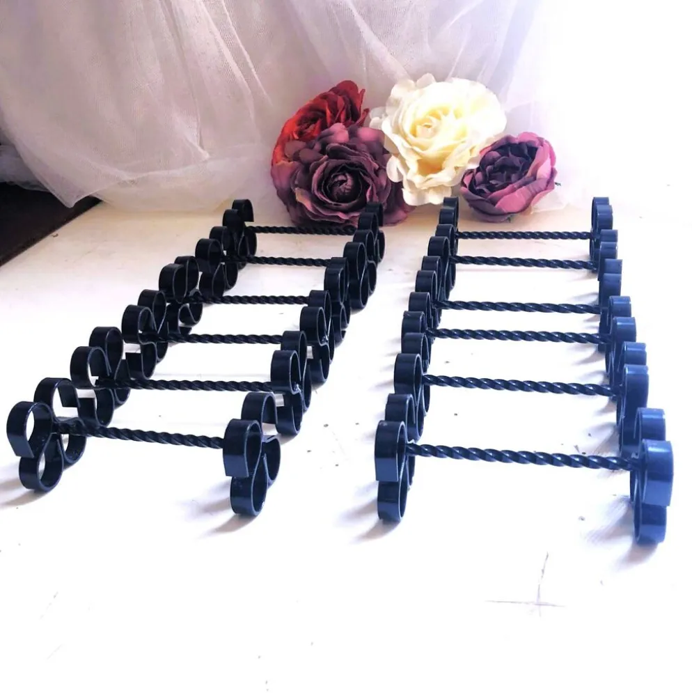 Coffret de 12 porte-couteaux ou couverts en fer forgé torsadé vintage