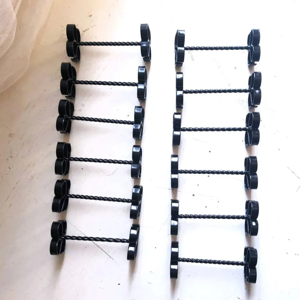 Coffret de 12 porte-couteaux ou couverts en fer forgé torsadé vintage