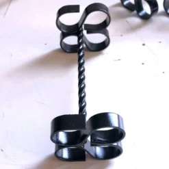 Coffret de 12 porte-couteaux ou couverts en fer forgé torsadé vintage
