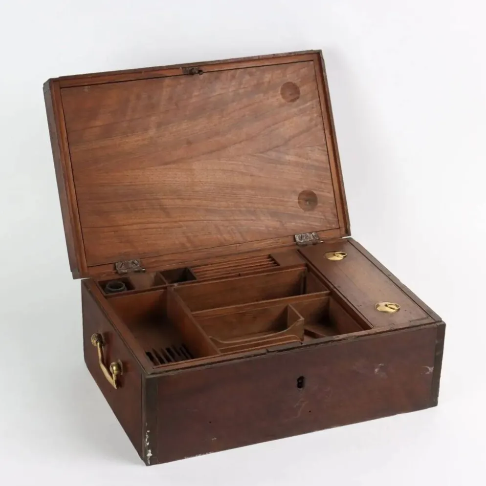 Coffret de voyage ancien en noyer, nécessaire d’écriture, Italie, XIXe siècle