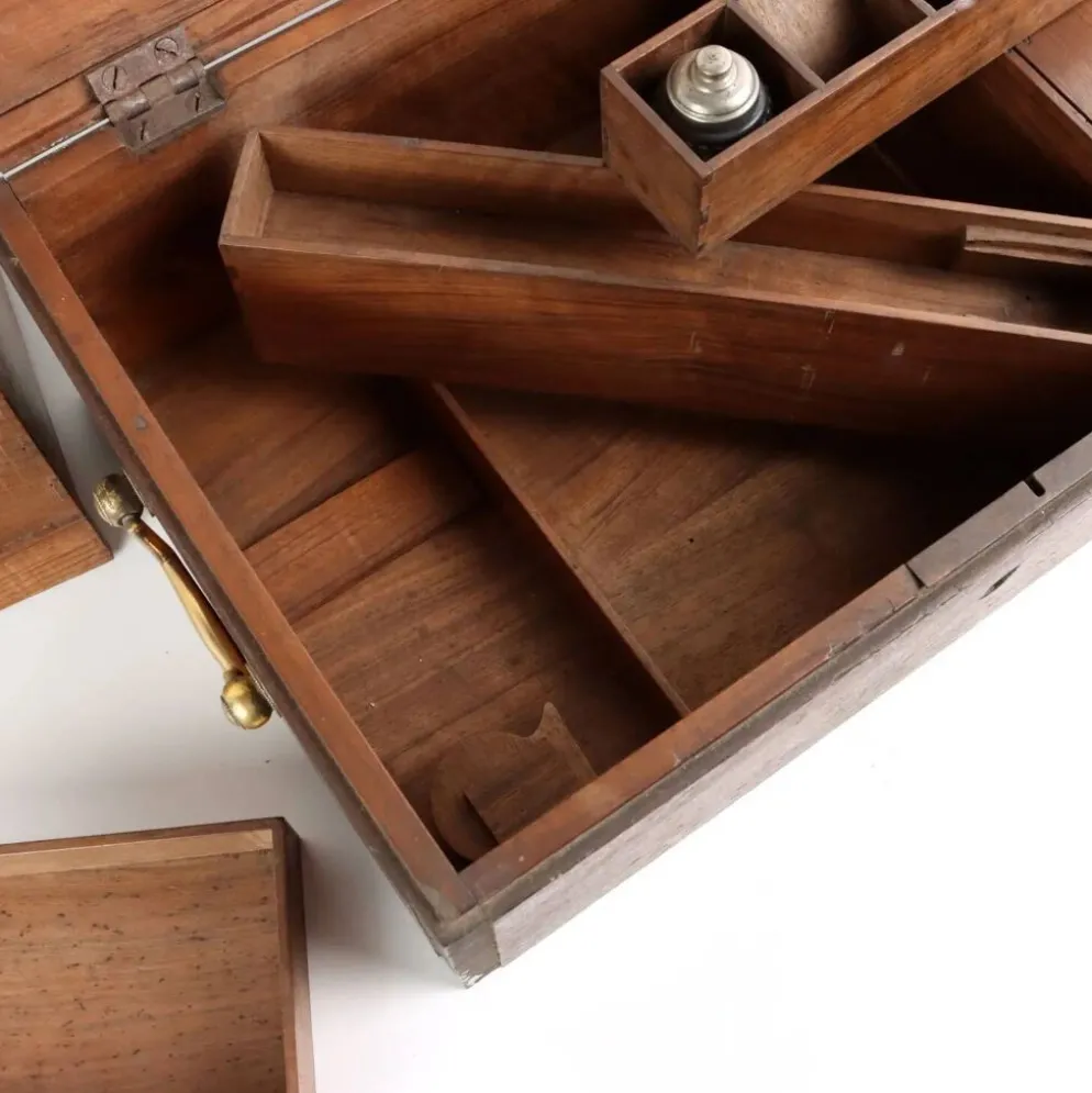 Coffret de voyage ancien en noyer, nécessaire d’écriture, Italie, XIXe siècle