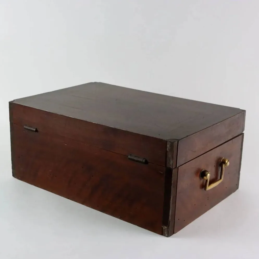 Coffret de voyage ancien en noyer, nécessaire d’écriture, Italie, XIXe siècle