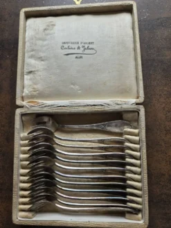 Coffret 12 fourchettes à gâteau / dessert Art Nouveau - Metal argenté