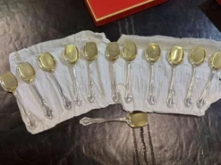 Coffret Mappin and Webb de 12 cuillères à glace en métal argenté