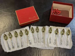 Coffret Mappin and Webb de 12 cuillères à pamplemousse en métal argenté