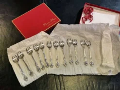 Coffret Mappin and Webb de 12 fourchettes à huitres en métal argenté