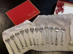 Coffret Mappin and Webb de 12 fourchettes à huitres en métal argenté