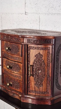 Coffret/meuble à bijoux en bois sculpté à la main style indien