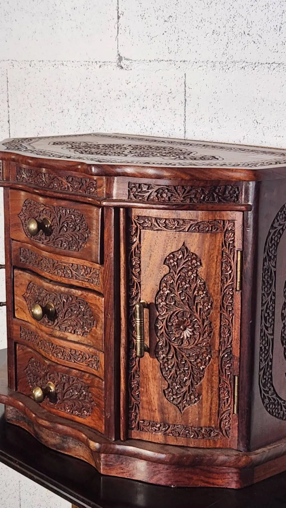 Coffret/meuble à bijoux en bois sculpté à la main style indien