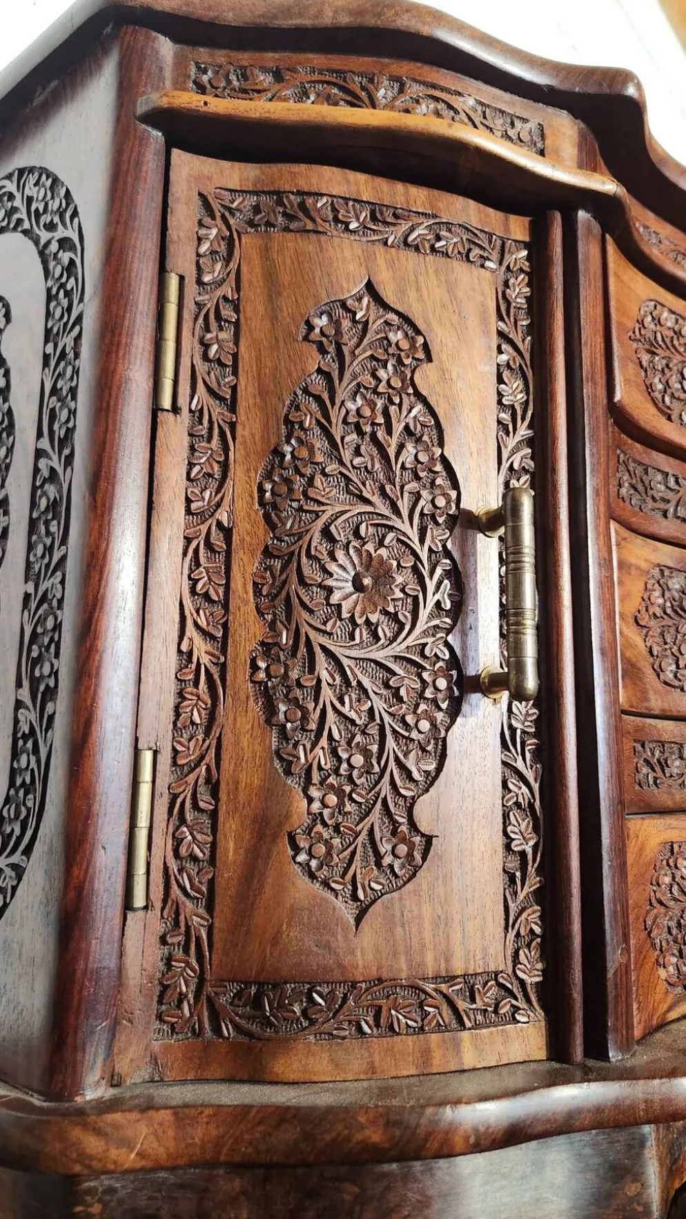 Coffret/meuble à bijoux en bois sculpté à la main style indien