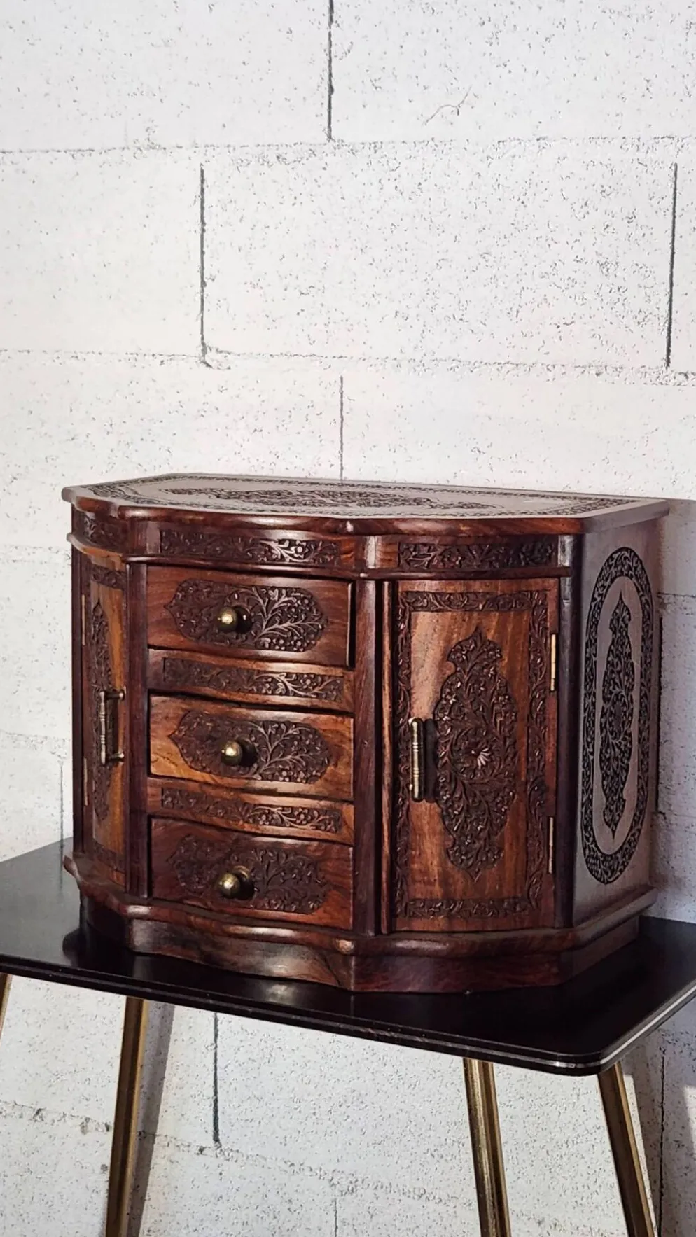 Coffret/meuble à bijoux en bois sculpté à la main style indien