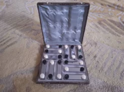 Coffret 12 portes couteaux art déco ( salière, poivrière)