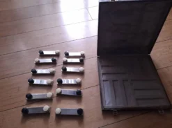 Coffret 12 portes couteaux art déco ( salière, poivrière)