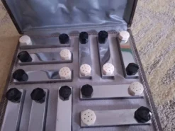 Coffret 12 portes couteaux art déco ( salière, poivrière)
