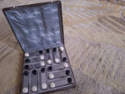 Coffret 12 portes couteaux art déco ( salière, poivrière)