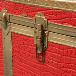 Coffre vintage en métal recouvert de cuir rouge, années 1950
