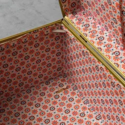 Coffre vintage en métal recouvert de cuir rouge, années 1950