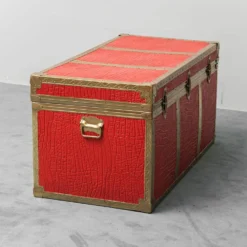 Coffre vintage en métal recouvert de cuir rouge, années 1950
