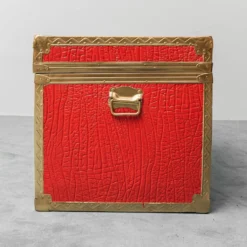 Coffre vintage en métal recouvert de cuir rouge, années 1950