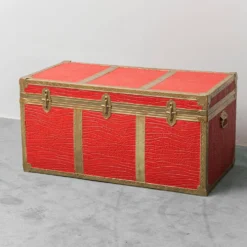 Coffre vintage en métal recouvert de cuir rouge, années 1950