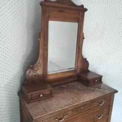 Coiffeuse ancienne