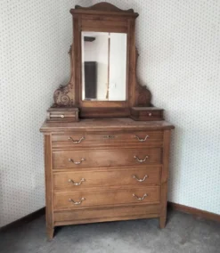 Coiffeuse ancienne