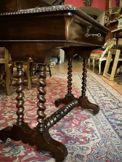 Coiffeuse ancienne anglaise en acajou sculpté, marbre noir et miroir