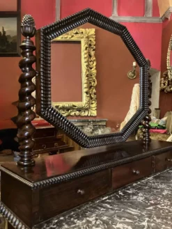 Coiffeuse ancienne anglaise en acajou sculpté, marbre noir et miroir