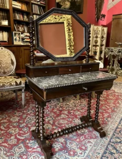 Coiffeuse ancienne anglaise en acajou sculpté, marbre noir et miroir