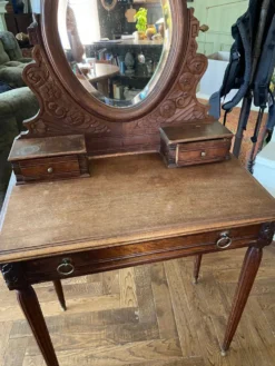 Coiffeuse ancienne en bois sculpté – style Henri II / néo-Renaissance