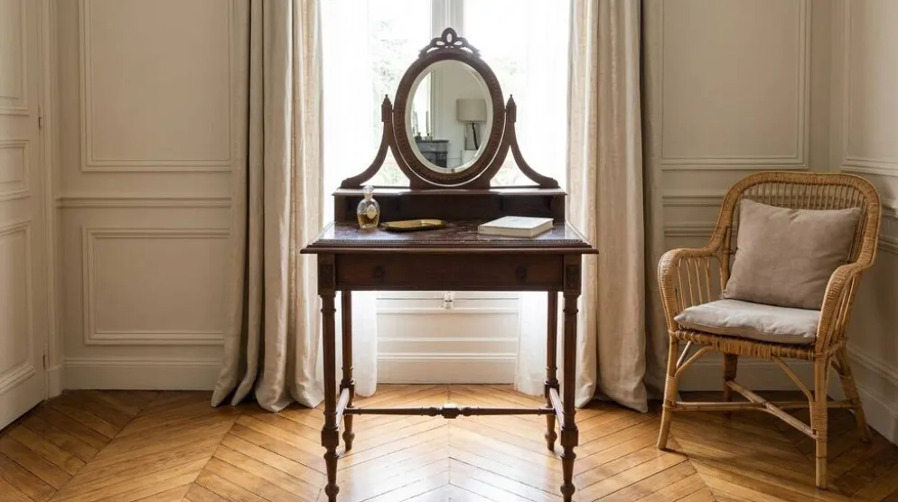 Coiffeuse ancienne en chêne et marbre rouge avec miroir pivotant