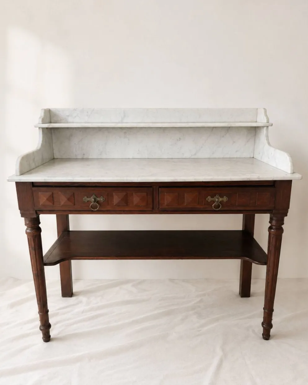 Coiffeuse ancienne style Louis XVI en bois et marbre blanc veiné
