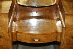 Coiffeuse Art Déco circa 1930 en noyer satiné avec miroir