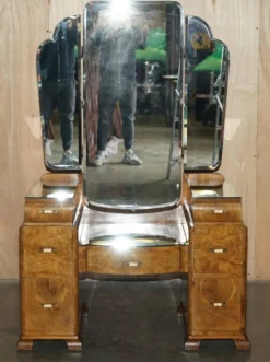 Coiffeuse Art Déco circa 1930 en noyer satiné avec miroir