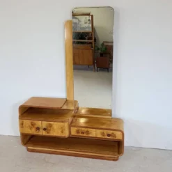 Coiffeuse Art Déco de style Halabala unique avec des poignées en bakélite.