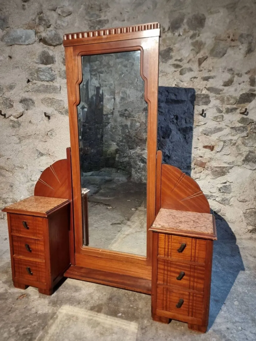 Coiffeuse art déco en acajou avec miroir biseauté inclinable, France, années 1920–1930