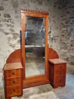 Coiffeuse art déco en acajou avec miroir biseauté inclinable, France, années 1920–1930